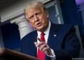 Trump afirma que vacuna COVID-19 de Moderna fue aprobada en EEUU