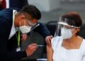 Aplican primera vacuna COVID-19 en México; enfermera es la primera en recibirla