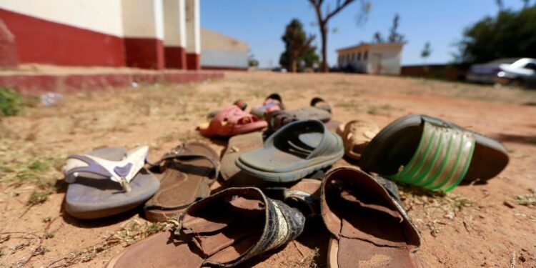 Encuentran a 17 alumnos desaparecidos tras ataque de Boko Haram a escuela en Nigeria