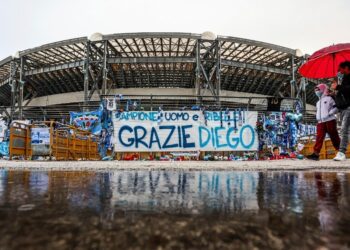 Estadio del Nápoles es rebautizado como Diego Armando Maradona
