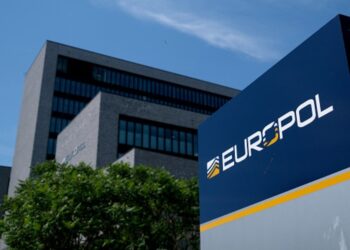 Europol alerta sobre fraudes ligados al desarrollo de vacunas COVID-19