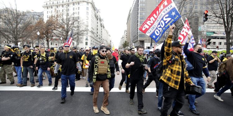 Apuñalan a 4 tras marcha en apoyo a Trump en Washington