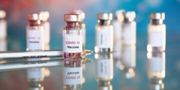 Países ricos podrían acaparar vacunas COVID-19