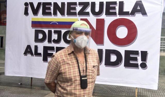Venezolanos votan en consulta popular para rechazar los pasados comicios parlamentarios