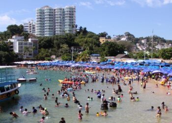Llegan los turistas a Acapulco