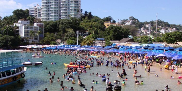 Llegan los turistas a Acapulco