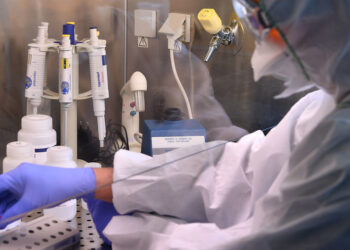 Aún con vacuna, pandemia sigue, advierte OPS