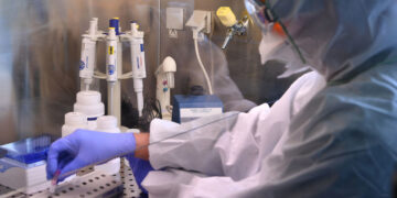 Aún con vacuna, pandemia sigue, advierte OPS