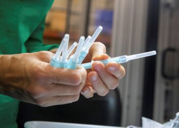 Vacunas y pruebas COVID-19 estarán exentas de IVA en Europa