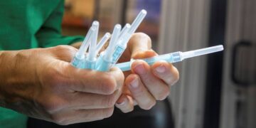 Vacunas y pruebas COVID-19 estarán exentas de IVA en Europa