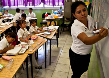 COVID-19, riesgo de trabajo para maestros en México: Esteban Moctezuma