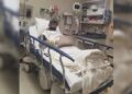 Maestro muere después de calificar a sus alumnos en el hospital