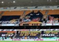 Exhiben enorme pancarta de Raúl Jiménez en el Molineux Stadium