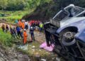 Autobús cae a barranco y mueren 16 personas en Brasil