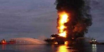 Cinco resultan heridos tras dos explosiones en refinería de Nuevo León