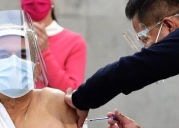 Día histórico para México, dice Sheinbaum tras primera vacuna contra COVID-19