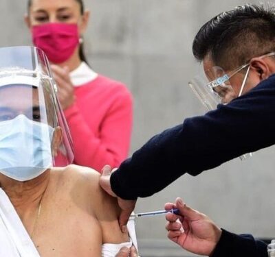 Día histórico para México, dice Sheinbaum tras primera vacuna contra COVID-19