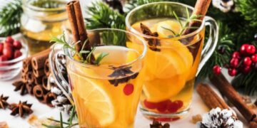 Ponche frío de vino blanco y mandarina