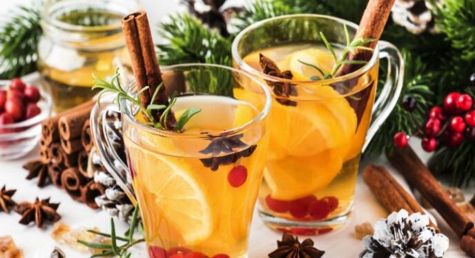 Ponche frío de vino blanco y mandarina