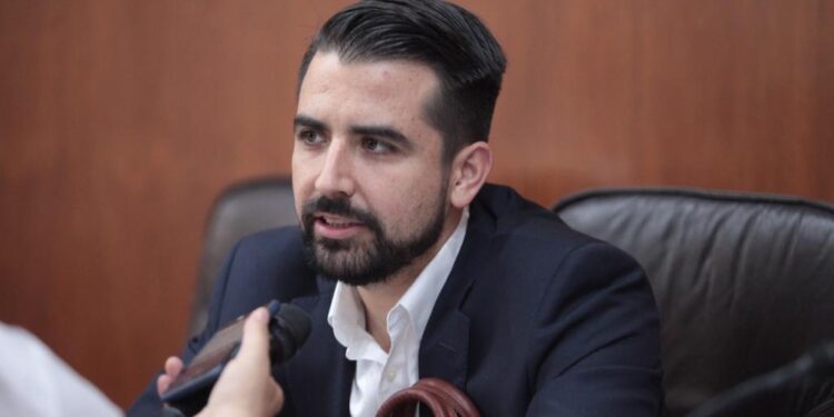Sin pena ni gloria, segundo informe presidencial: Rubén Guajardo