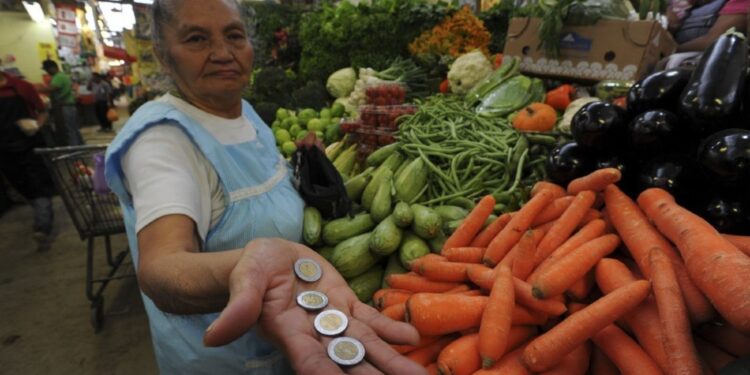 Salario mínimo de México es el más bajo en América Latina, asegura AMLO