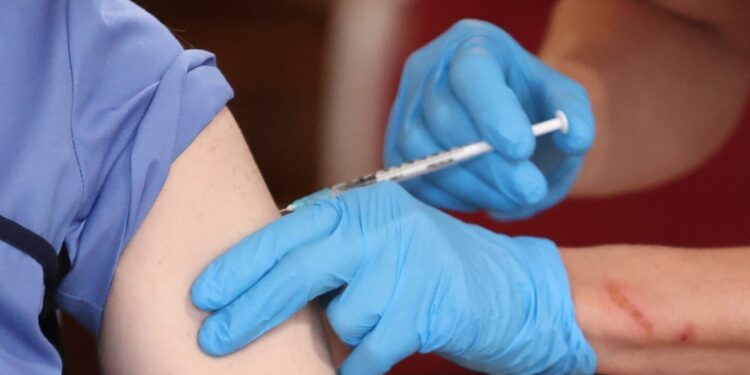 Datos de Pfizer-BioNTeh y Moderna para vacunas COVID-19 son muy robustos