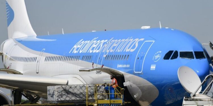 Primeras 300 mil vacunas rusas Sputnik V contra COVID-19 llegan a Argentina
