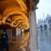 Venecia se luce en Navidad pese a ausencia de turismo