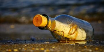 Hallan botella con un mensaje y tapones para los oídos en las Bermudas