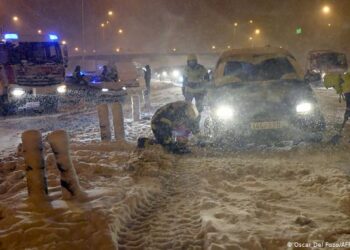 Tormenta de nieve en España ocasiona caos y deja al menos tres muertos