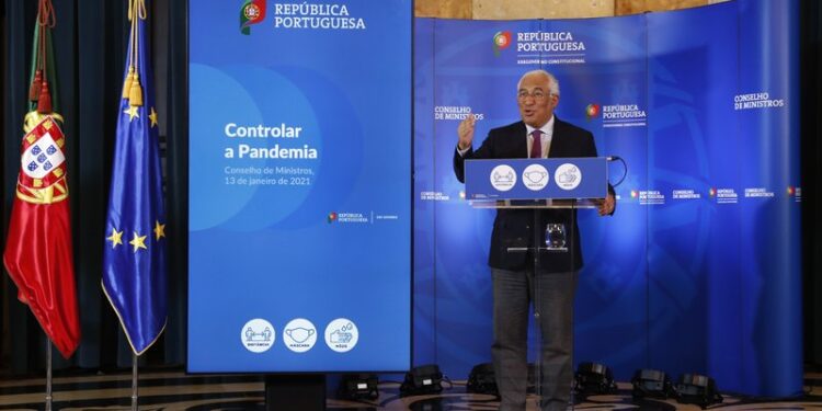 Portugal en confinamiento nacional por repunte de COVID-19