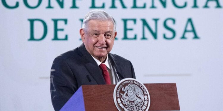 AMLO pide a Reino Unido que libere a Julian Assange y le ofrece asilo político