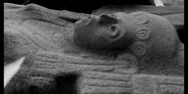 INAH encuentra escultura femenina en Hidalgo Amajac