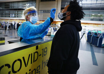 EU obligará a presentar prueba COVID-19 en aeropuertos