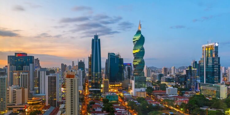 Panamá en cuarentena total por repunte pandémico