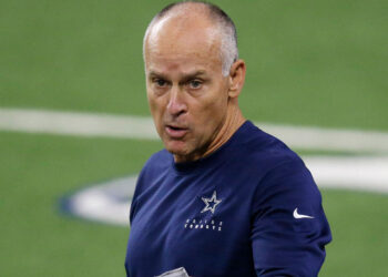 Vaqueros de Dallas despiden a Mike Nolan