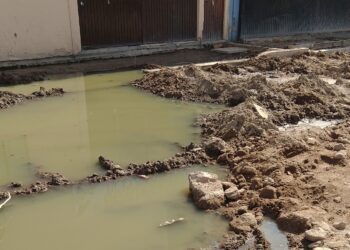 Vecinos de B. Anaya reportan obras incompletas y salida de aguas negras