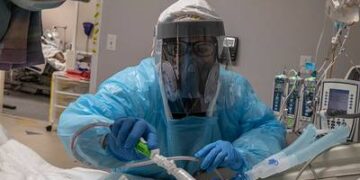 Pfizer investiga muerte de médico que recibió vacuna