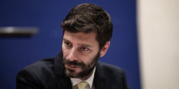 Grecia nombra a su primer ministro abiertamente gay