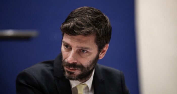 Grecia nombra a su primer ministro abiertamente gay