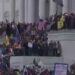 Congreso de EEUU suspende debate de certificación de Biden por enfrentamientos de manifestantes