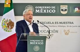 Gobierno de AMLO adelantará pago de becas y pensiones de adultos mayores