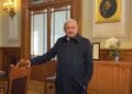 AMLO mantiene cuadro leve de síntomas de COVID-19, informa la Secretaría de Salud
