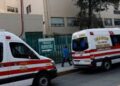 Pacientes COVID-19 mueren en ambulancias tras esperar hasta cinco horas para ingresar a hospital