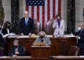 Líder demócrata del Senado dice que Trump debe ser destituido de su cargo