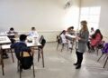 Gobierno ofrece vacunar a estos maestros para volver a clases