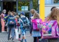 Moscú reabre escuelas pero extiende las medidas restrictivas por COVID
