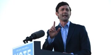El demócrata Ossoff reivindica victoria en elección del Senado de Georgia