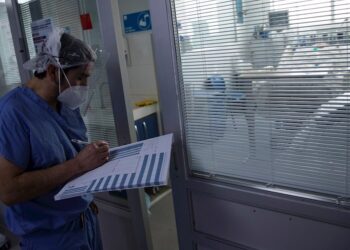 Israel detecta 4 casos COVID-19 de nueva cepa de Sudáfrica