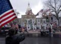 Simpatizantes de Trump se congregan en capitolios estatales de todo EU